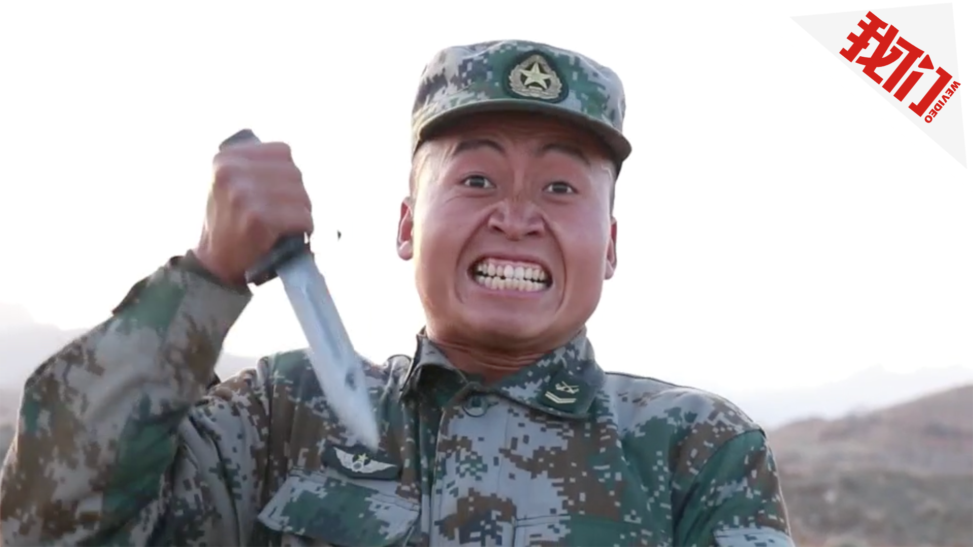 特种兵训练匕首刺杀术霸气威武的表情亮了 牙齿都能杀敌