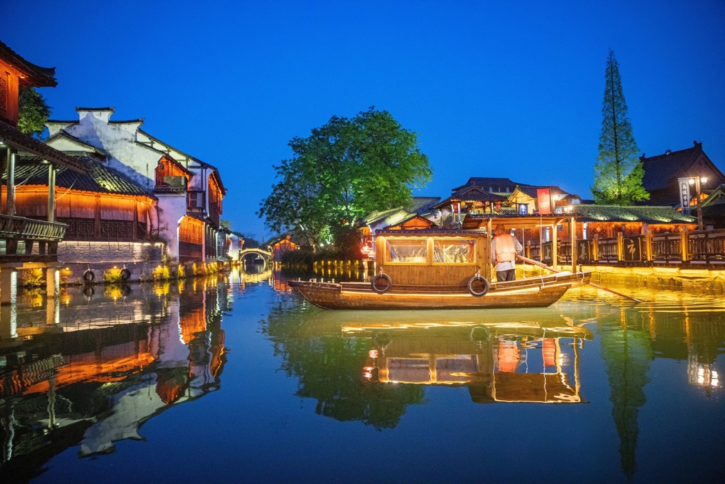 生活乌镇如意桥夜市位于乌镇西栅景区白莲塔下,如意桥北侧紧依京杭大