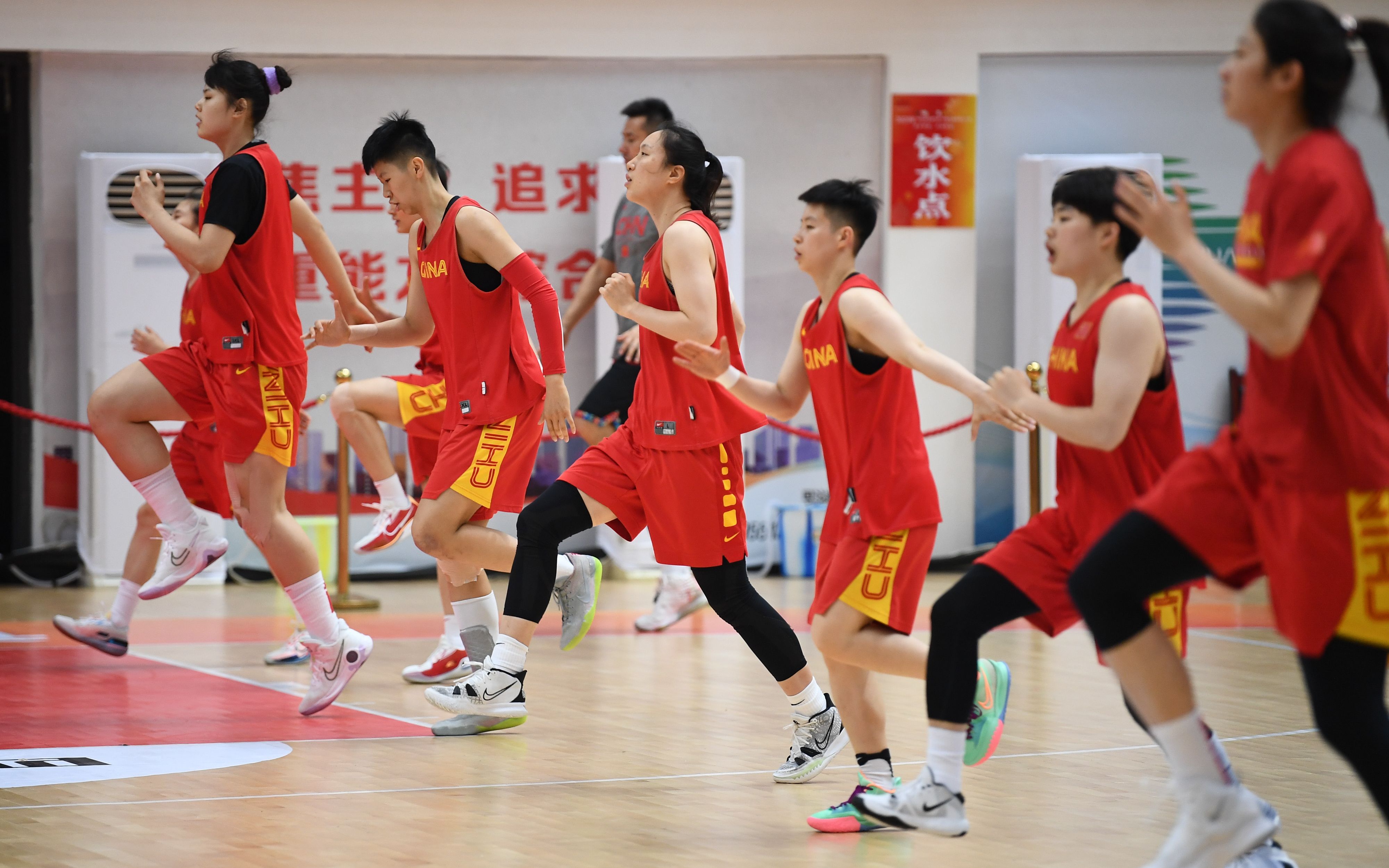中国冰壶女队队员最新名单_最新名单中国国奥女篮_中国女篮队员简介 名单