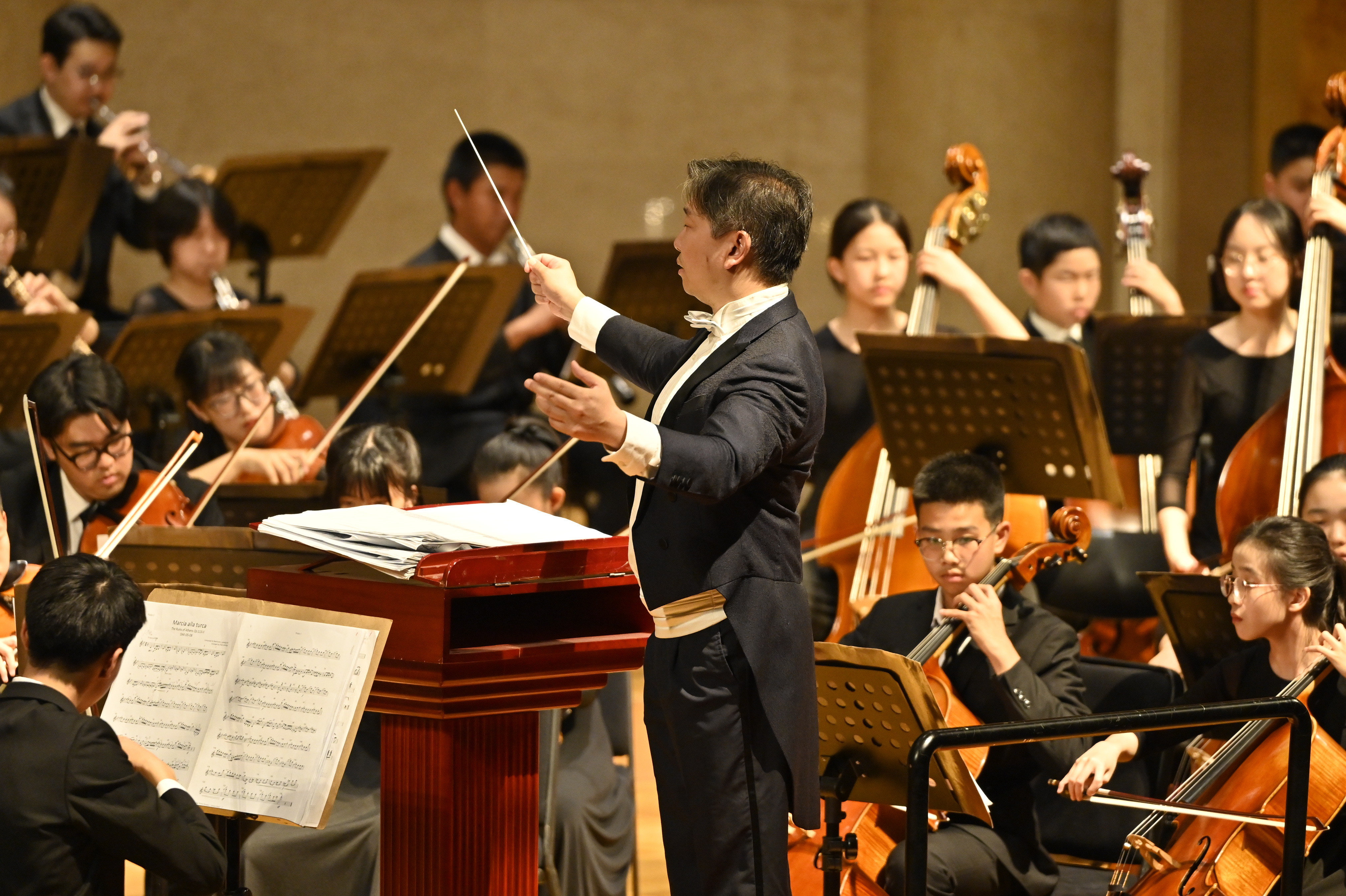 夏小汤执棒爱乐青少年交响乐团演绎北京冬奥会入场式音乐