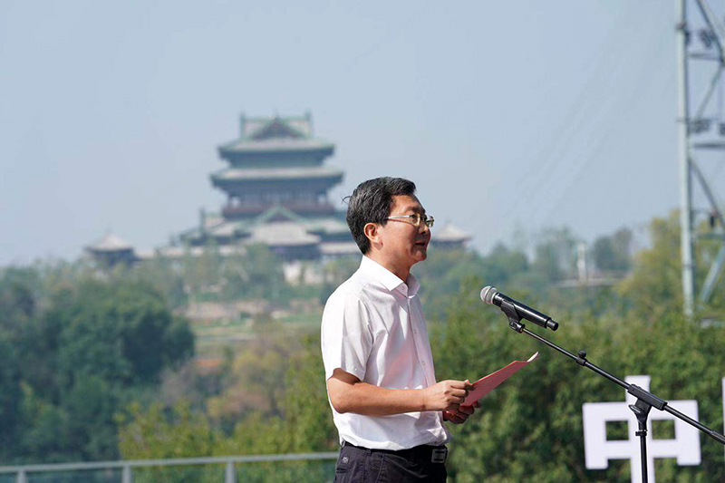 开幕式上,延庆区委书记穆鹏致辞.