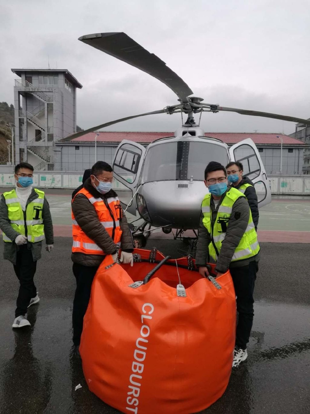 贵州应急管理部门出动直升机实施空中消杀作业(最新发布)