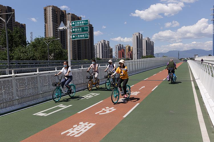 自行车专用路设置的潮汐车道.