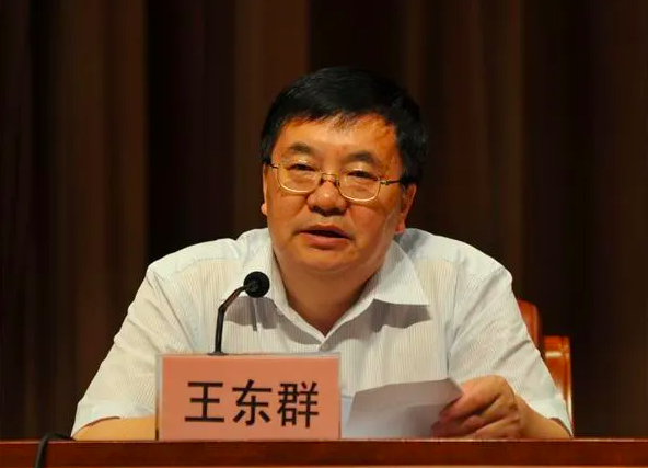 职,2011年年初,他调任乐亭县县长,乐亭新区管委会副主任,与苗德成共事