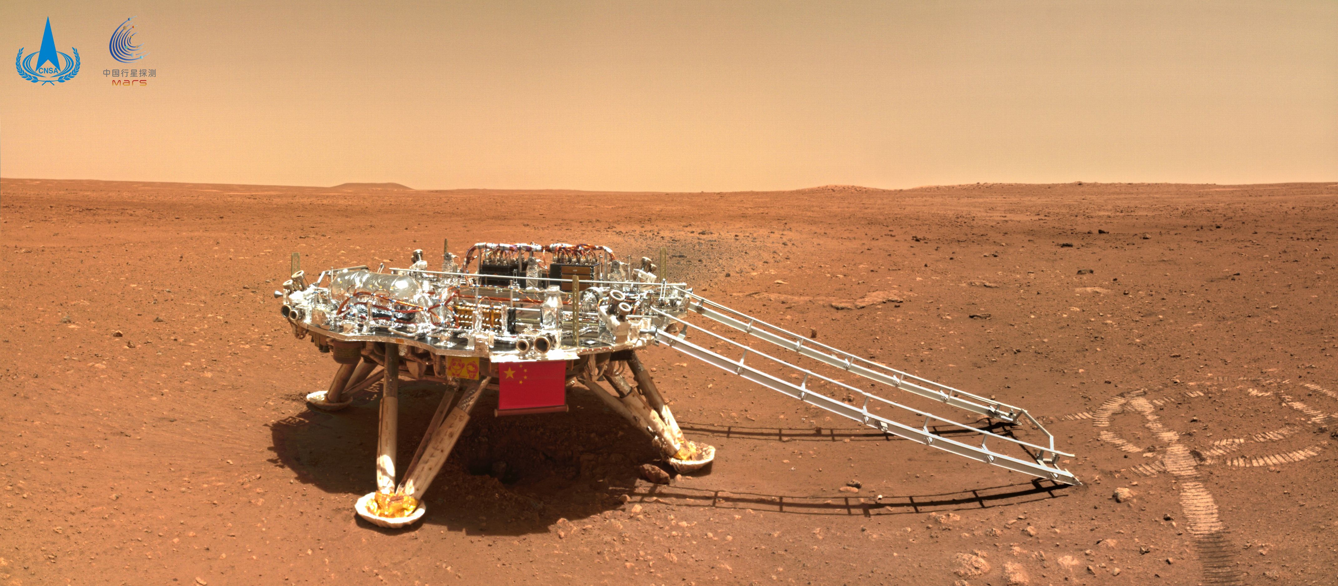 天问一号探测器着陆火星首批科学影像图公开
