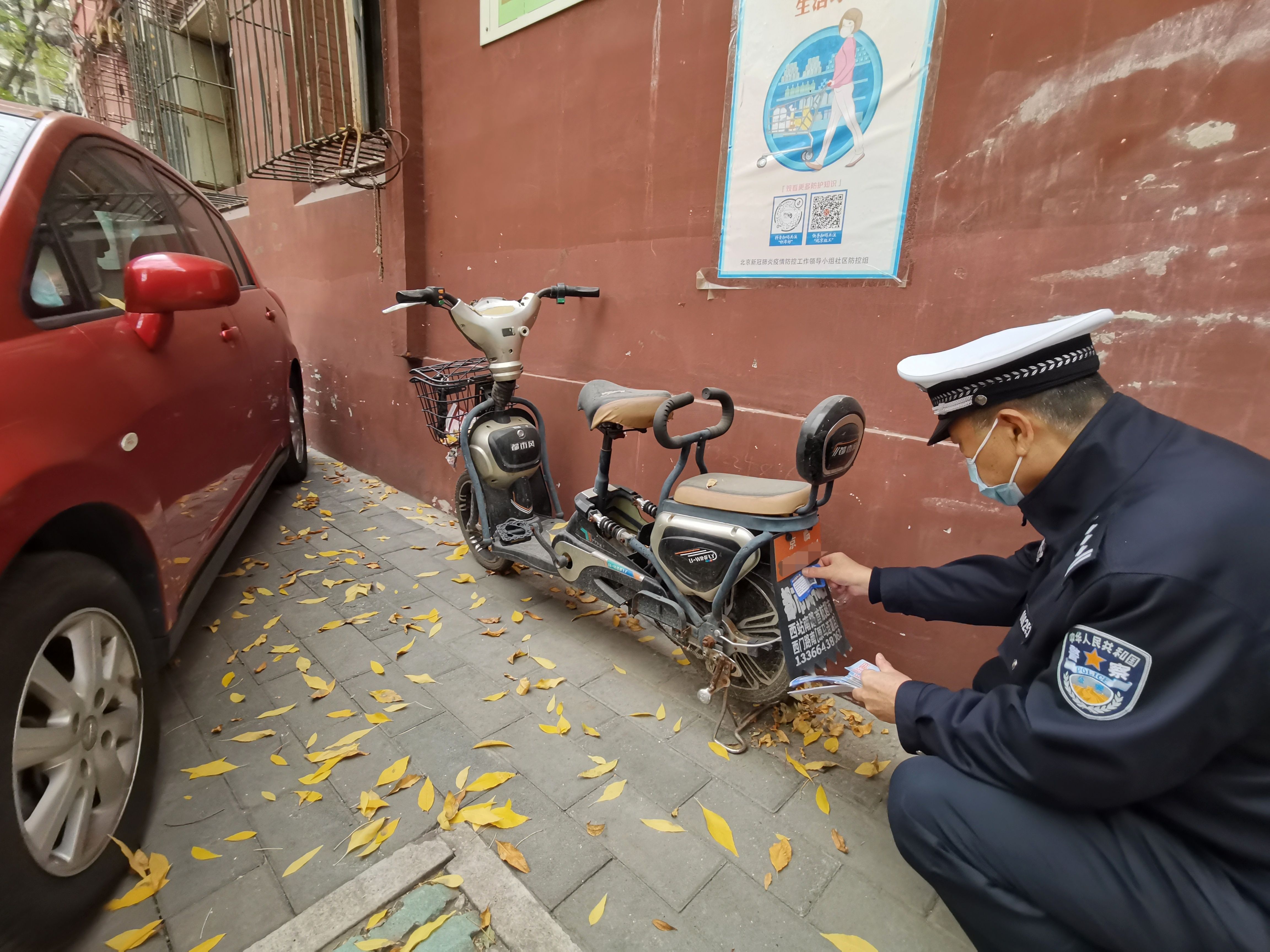 查至凌晨值守劝阻北京交警两日查处六千余起电动车违法行为
