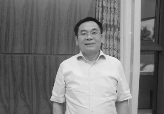 因公殉职的县委书记被追授为全国敬业奉献模范