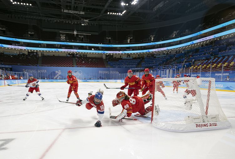 北京冬奥会女子冰球小组赛中国队1比3负于捷克队