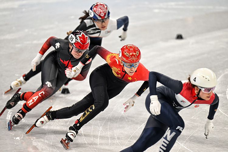 中国队获得短道速滑女子3000米接力铜牌