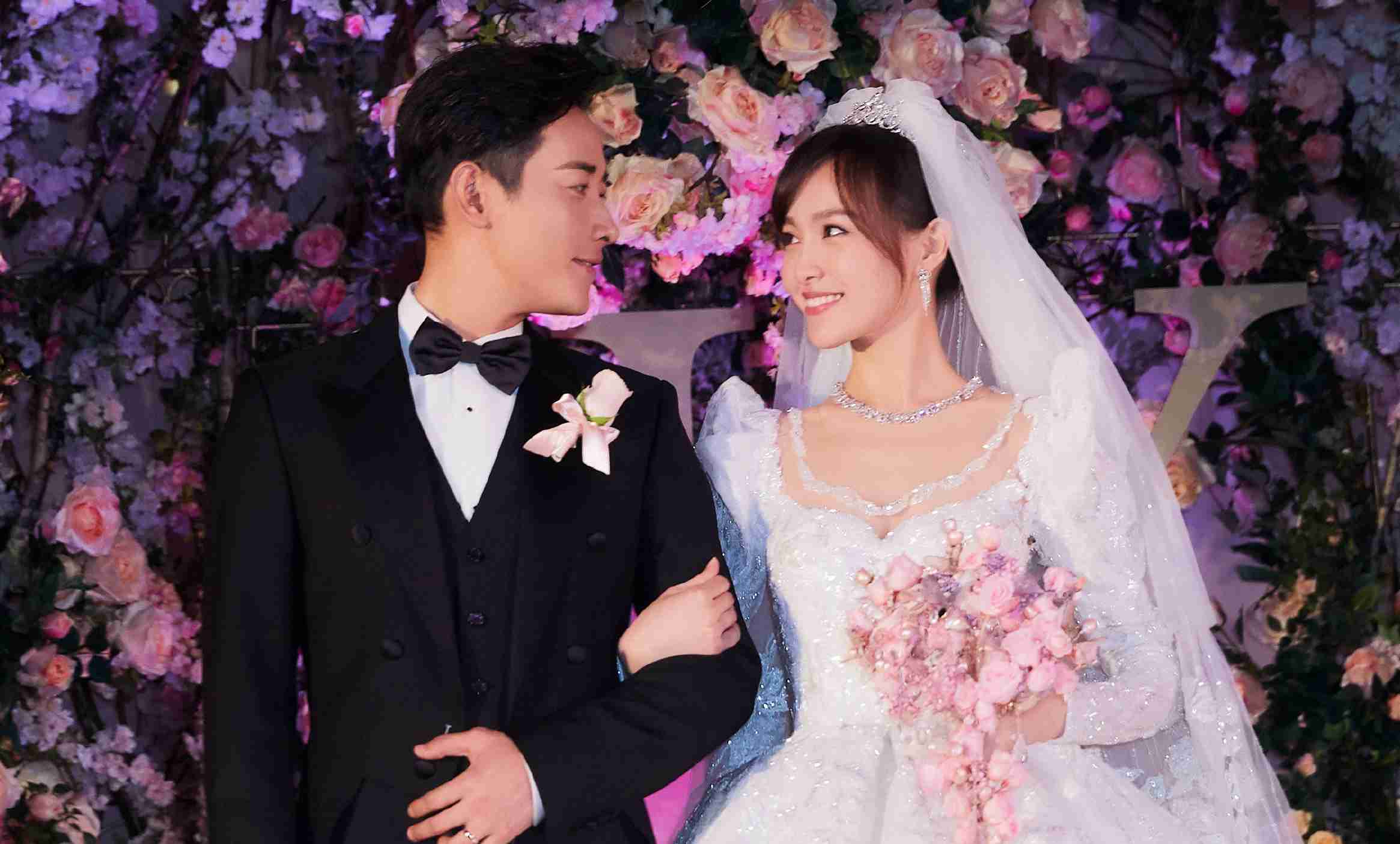 唐嫣罗晋同晒婚礼现场图,配文"我愿意"新京报讯 11月1日上午,唐嫣和