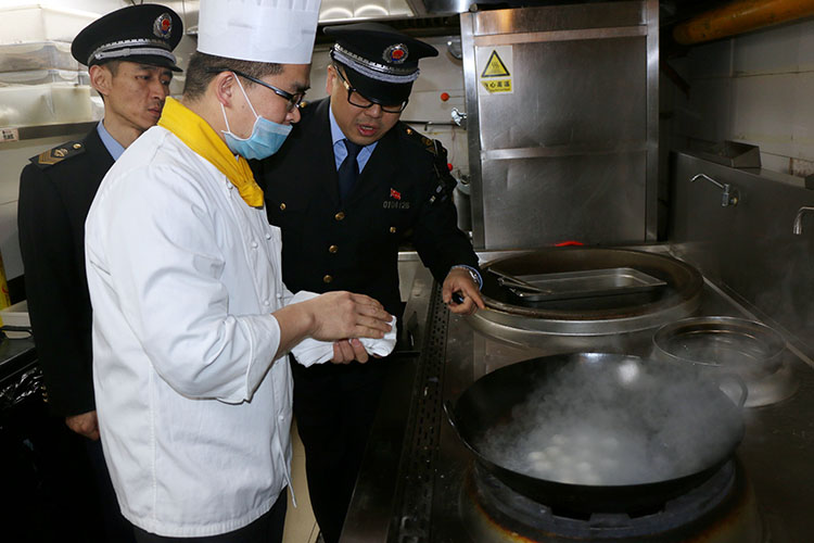 ������Ա���ʳƷ���Ӽ�������ʹ�ü����������Ƿ��꣬δ�������⡣