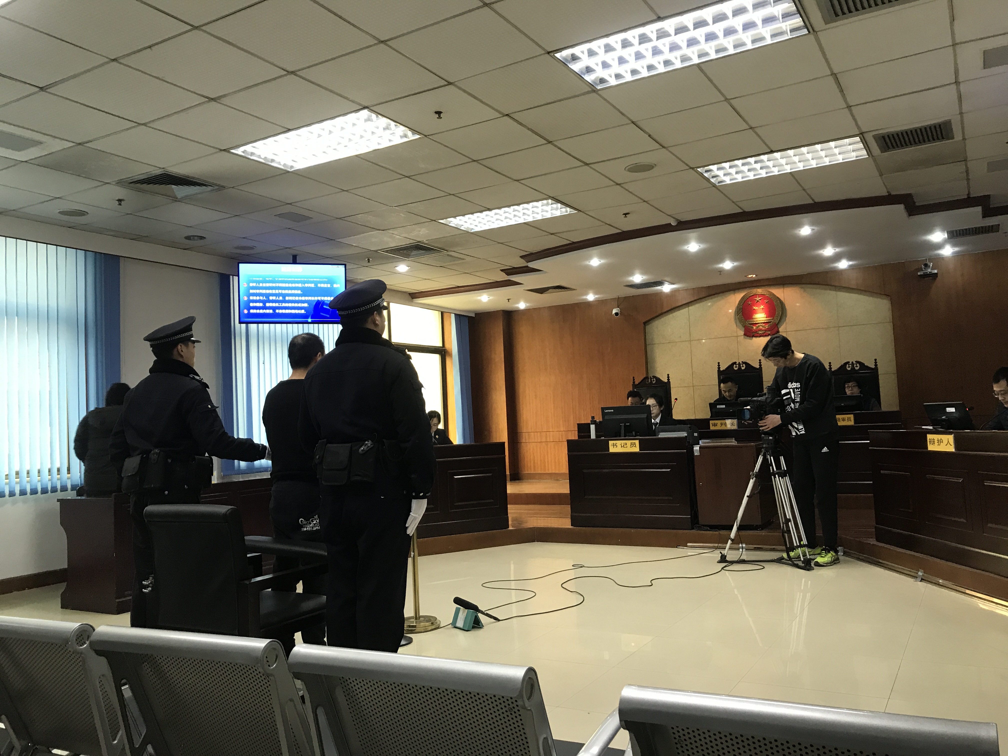 26�գ���ĳ��ͨ�ݷ�Ժ�����¾������� ���� ��