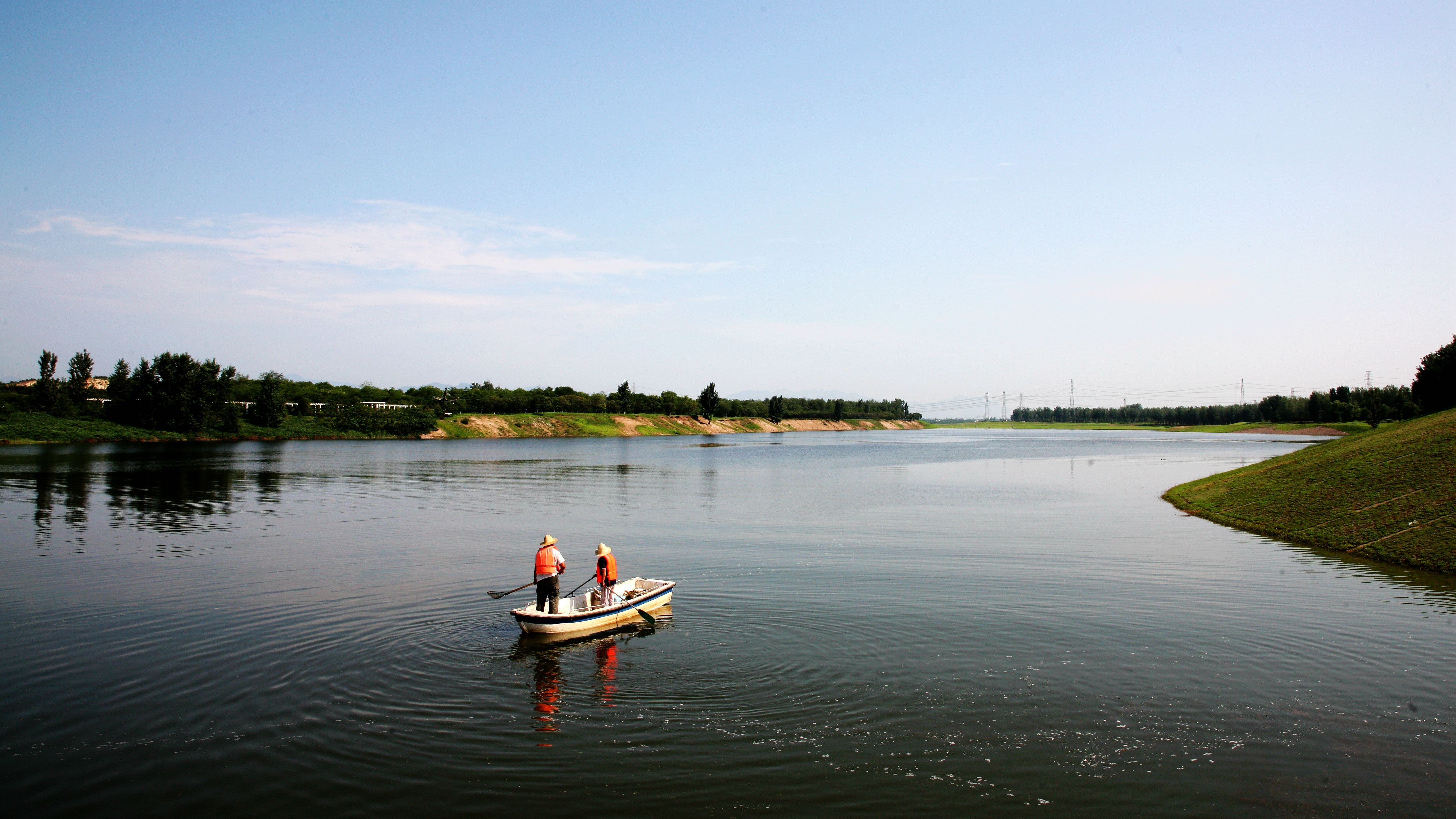 北京市水务局供图密云水库调蓄工程通过小中河向潮白河水源地补水.