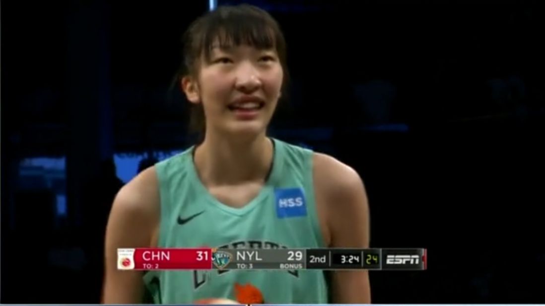 WNBA首秀“反戈”中国女篮，韩旭砍下19分和5个篮板征服球迷