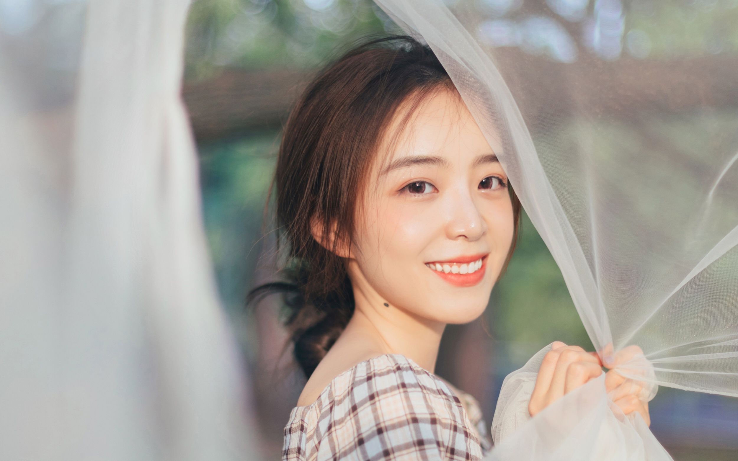 专访余霜| lpl主持一姐劝表弟不要"弃学从游"