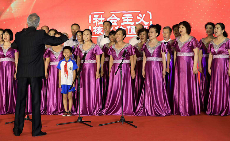 居民合唱《宪法关乎你我他》.