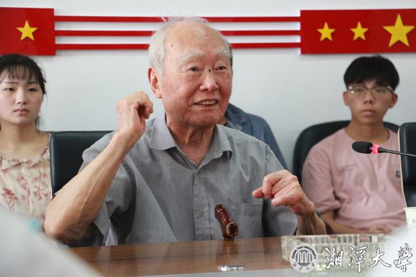 湘潭大学95岁教授沧南被授“全国优秀教师”称呼成教
