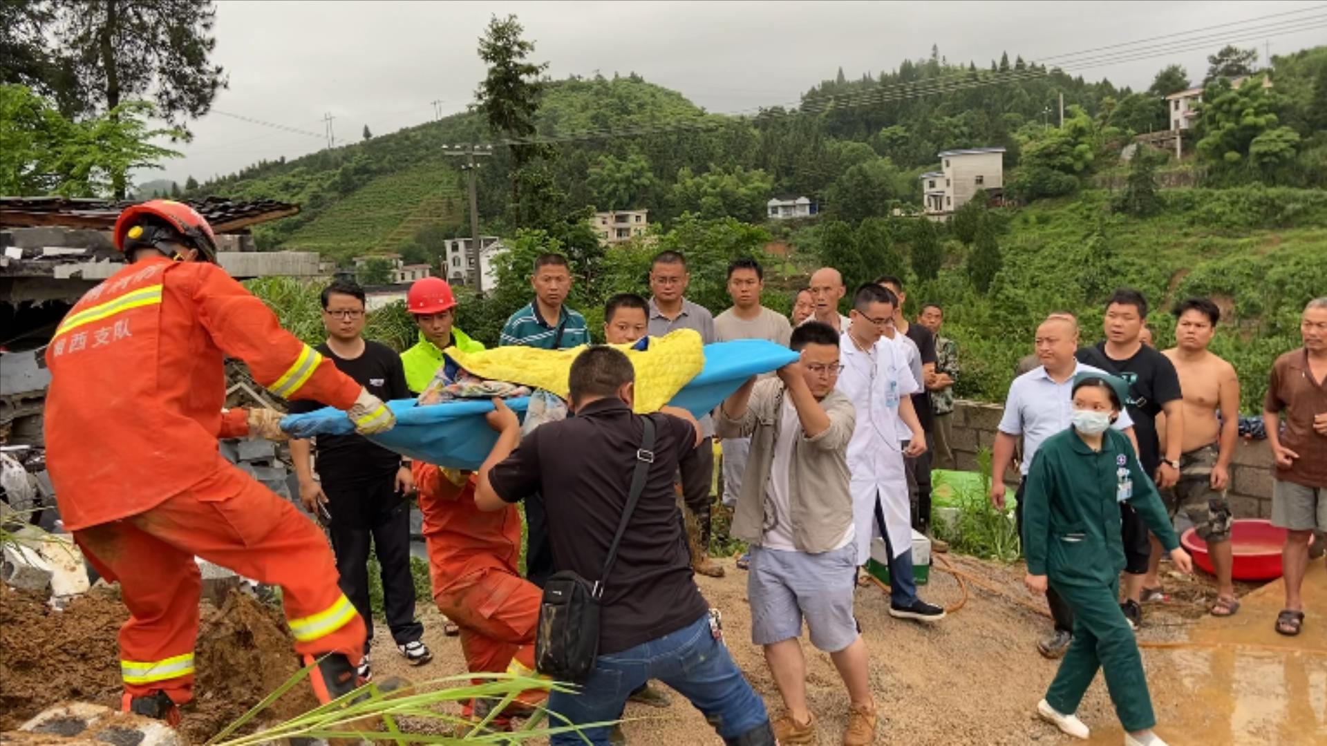 湖南保靖強降雨山洪沖垮房屋致6人死亡1人失蹤