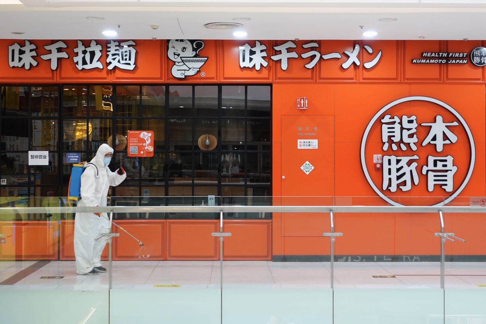 石景山万达恢复营业，顾客进大门、店铺需要两次扫码登记