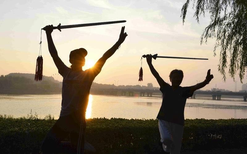 二十四节气丨今日“出暑” 多饮水防秋燥 常锻炼护心肺