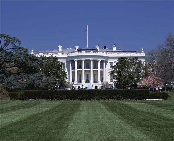 梅拉尼娅·特朗普翻新玫瑰园遭吐槽，白宫装修有哪些规矩