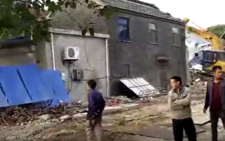 拆迁者有责，扬州中院酌情从轻处理撞拆迁队案被告人