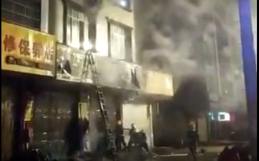 广西河池一栋民房失火致13人受伤，其中3人伤势较重