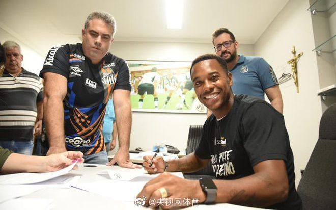 ?罗比尼奥第4次加盟桑托斯，月薪仅1815元