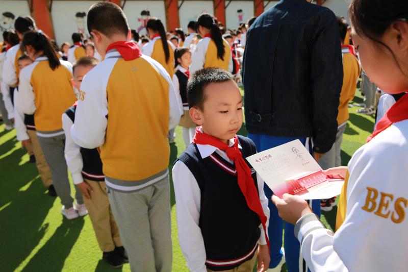 北京实验学校（海淀）小学举办“建队日”活动 252名学生加入