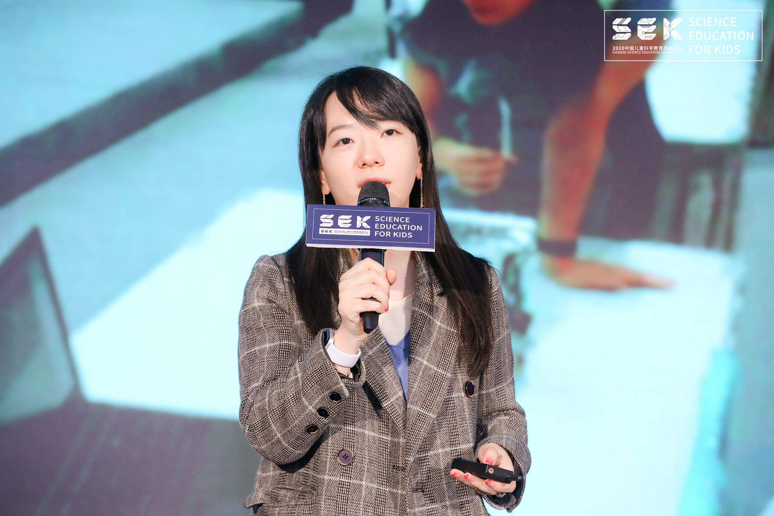 汪俊林谈郎酒改革,聚焦大商成焦点 新京报讯(记者 薛晨)10月19日图滗