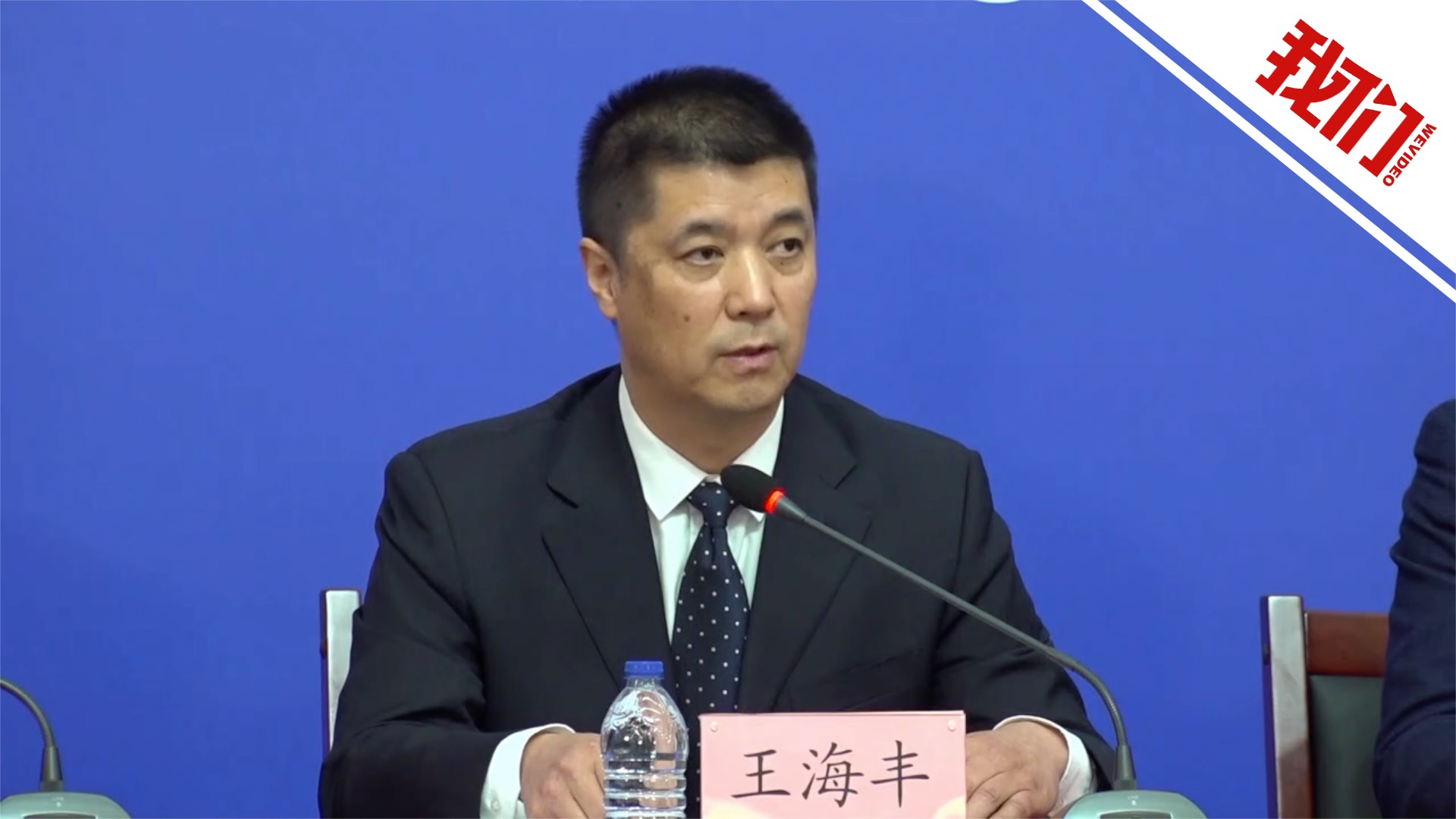 智能垃圾分类小屋亮相服贸会,满载预警后骑手十分钟内抵达处理