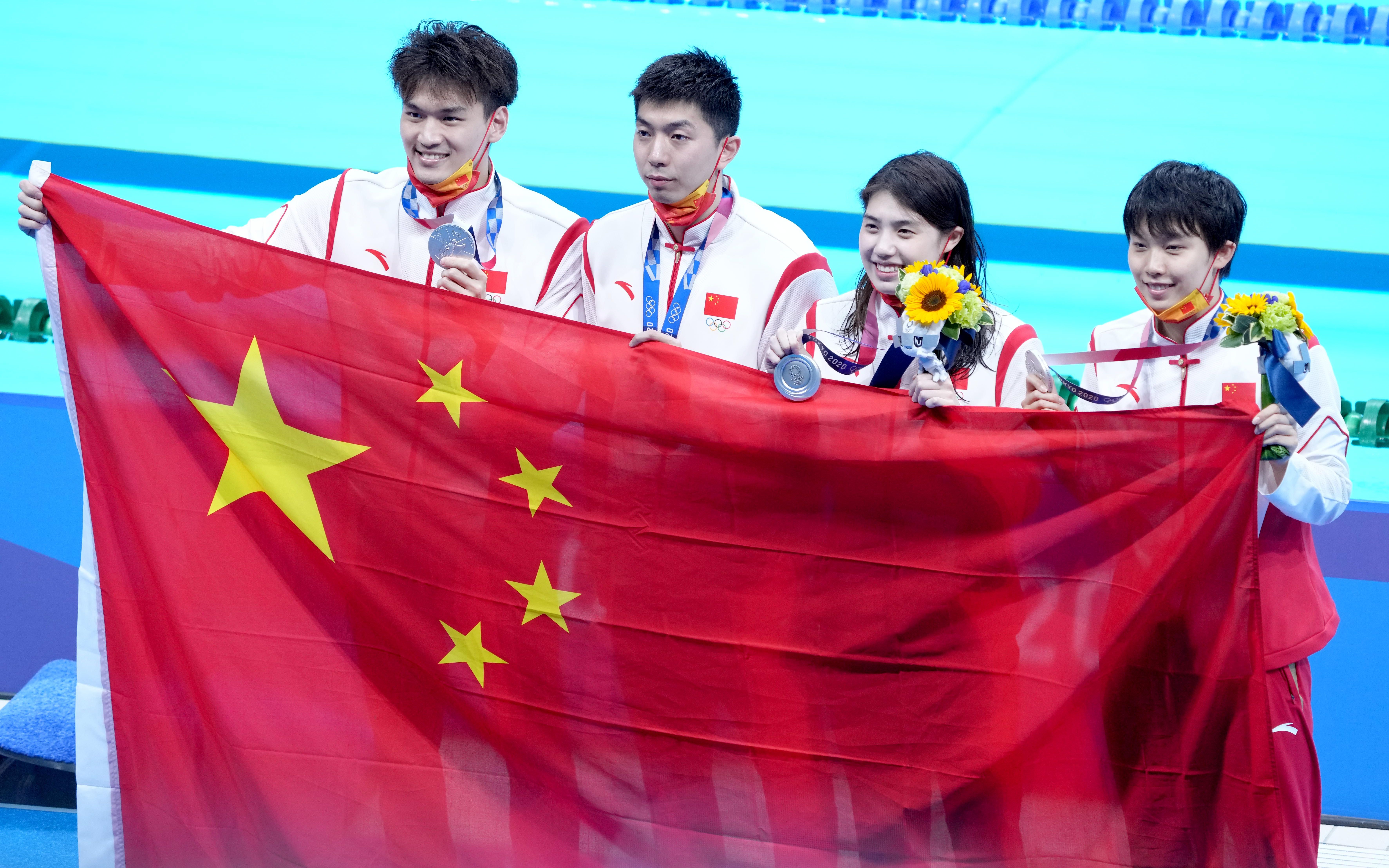 遗憾未能更进一步,徐嘉余闫子贝泪洒赛场虽然接力"四人组"对银牌感到