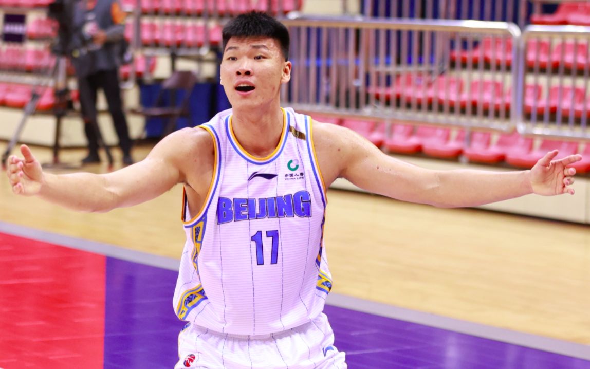 京沪二番战首钢败北范子铭两次违体将停赛一场