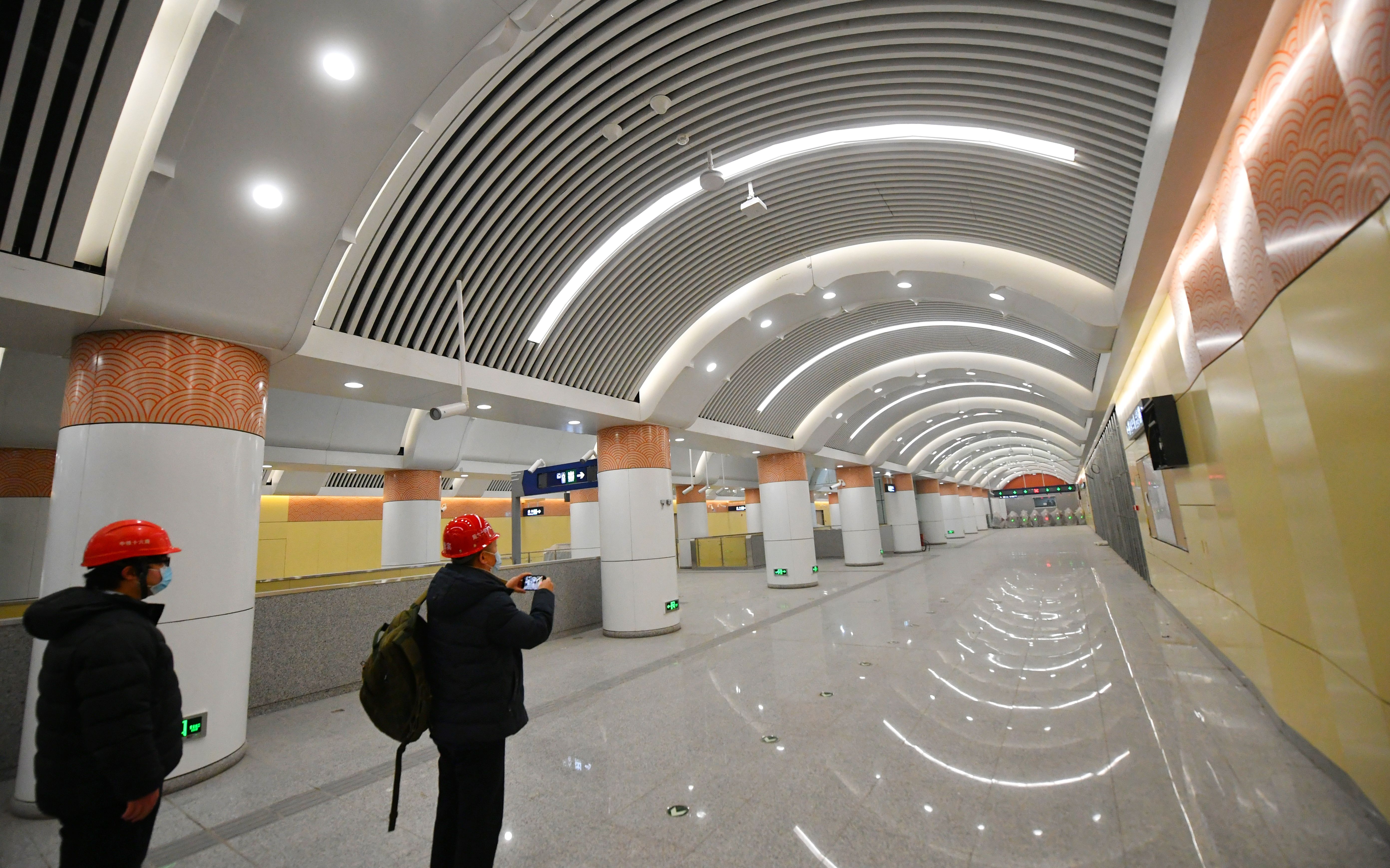 在建的北京地铁12号线开通段实现全线“短轨通”