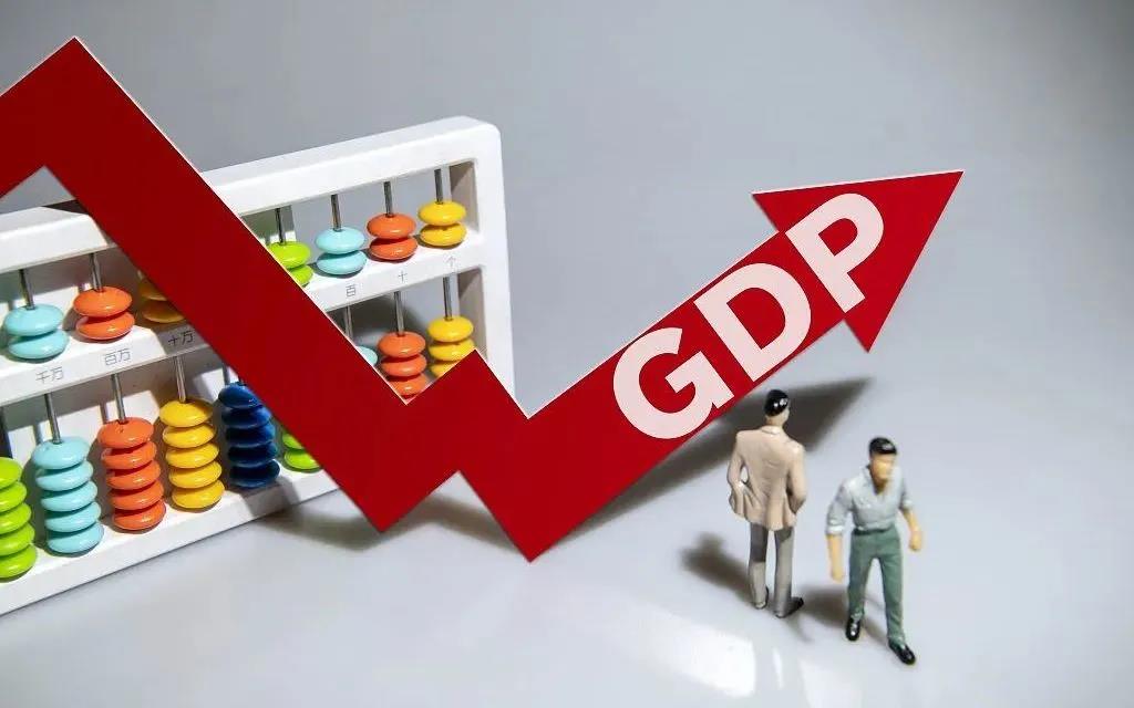 2021年全国GDP同比增长8.1%，突破110万亿元大关