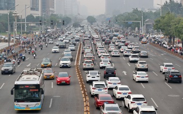 北京周末将迎清明祭扫高峰 交通部门发布出行提示