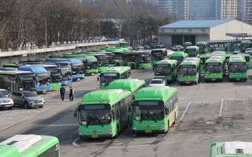 韩国首尔市公交车工会举行罢工 市区97.6%公交车将停运