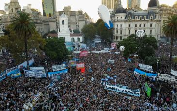 阿根廷爆发大规模游行示威，总统米莱的“休克疗法”再遭抗议