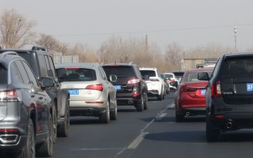 假期臨近尾聲，廟會景區周邊交通壓力持續，高速車站將迎返程高峰