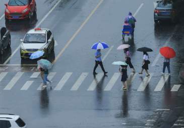 北京今日降溫超10℃、局地暴雨，這場雨周末能停嗎？