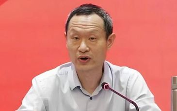 周歆昕，私自阅看有严重政治问题的网络文本