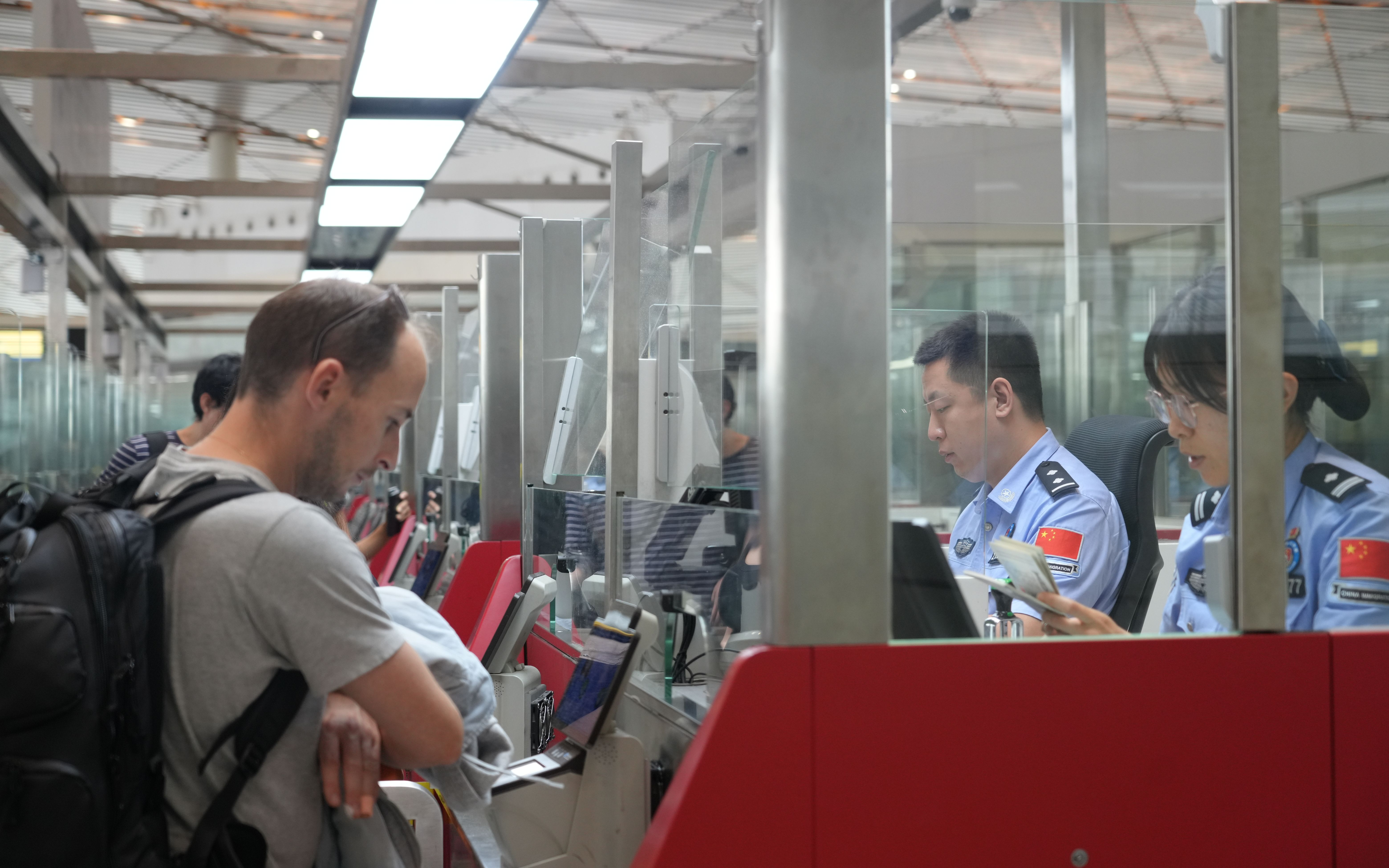 电话说非法入境