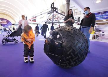 視頻｜北京國際兩用裝備展：球形機器人引關注