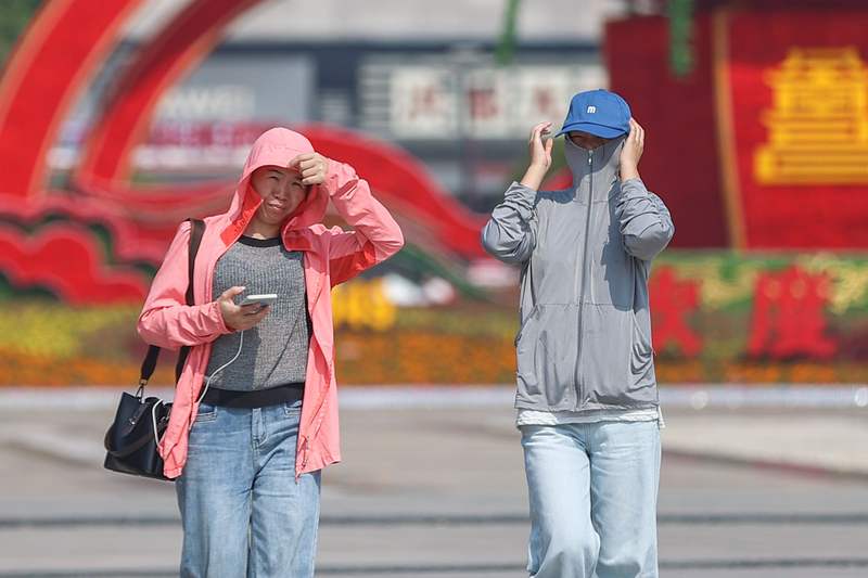 35℃高烧不退！南方超长炎天眼前，极其天气突发性或者成新常态 — 新京报