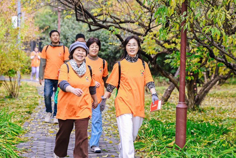 体育馆路街道再办“学雷锋”健步走，200余人在街区打卡探新 — 新京报