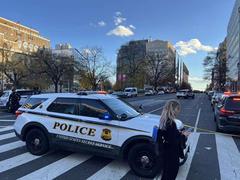 白宫临近两名苍生警卫队员遭枪击 特朗普要求向华盛顿增派数百名战士 — 新京报