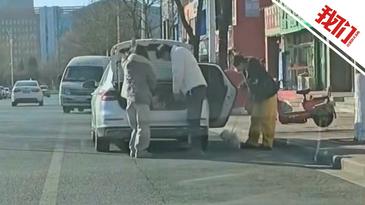 “警車內(nèi)下來3人牽寵物狗”，警方通報：涉事輔警被解除勞動關(guān)系