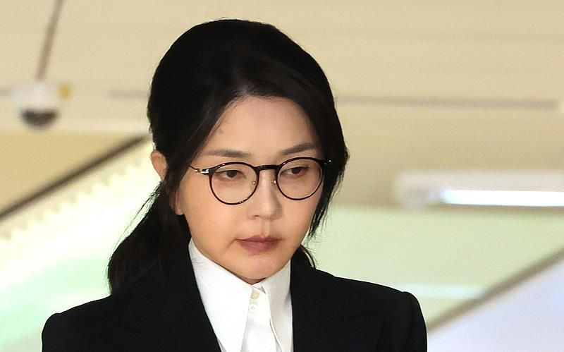 尹锡悦夫人金建希首案宣判：获刑1年8个月 被追缴约6万元