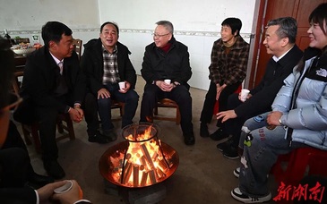 湖南省委书记，到农村给村民们拜年