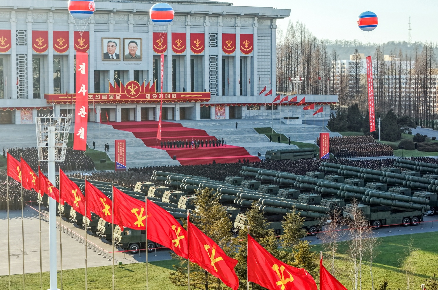 金正恩出席火箭炮赠送仪式 强调确保朝鲜安全环境